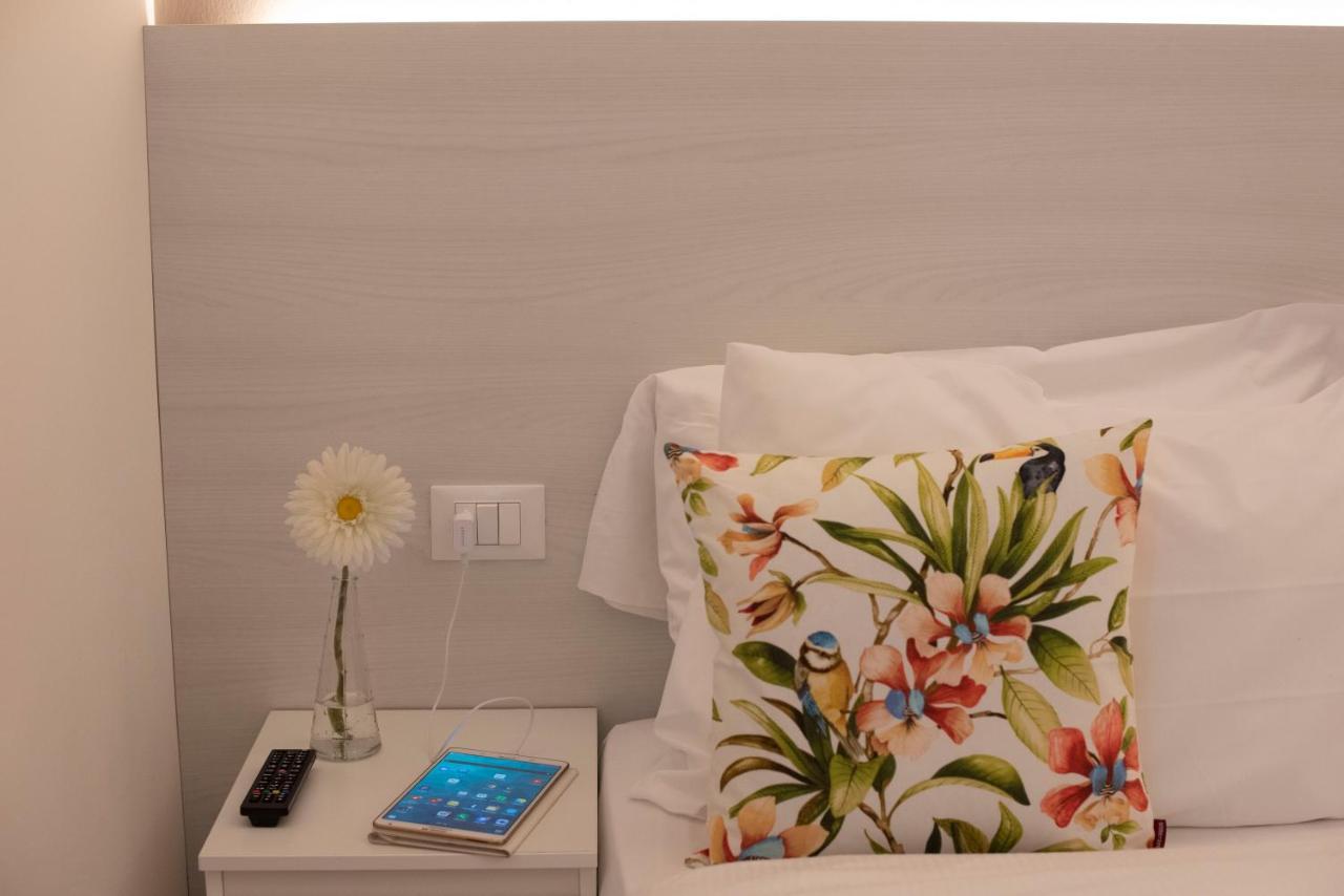 Bed Da Anna Hotel เปสเคียรา เดล การ์ดา ภายนอก รูปภาพ